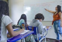 Escolas privadas fora de locais de votação terão aulas no DF Escolas privadas fora de locais de votação terão aulas no DF