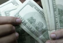 Dólar cai a R$ 4,98 e acumula perda de 4,44% na semana Dólar cai a R$ 4,98 e acumula perda de 4,44% na semana