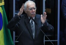 José Sarney é internado em UTI após procedimento abdominal José Sarney é internado em UTI após procedimento abdominal