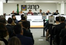Leilão da ANP arrecada R$ 3 bilhões com a venda de 49 blocos Leilão da ANP arrecada R$ 3 bilhões com a venda de 49 blocos