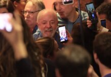 Lula agradece votos e diz que teve de vencer intromissão vinda de fora Lula agradece votos e diz que teve de vencer intromissão vinda de fora