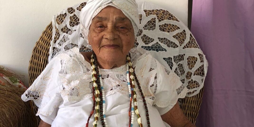 Morre Mãe Senhora de Ewá, liderança do candomblé, aos 104 anos