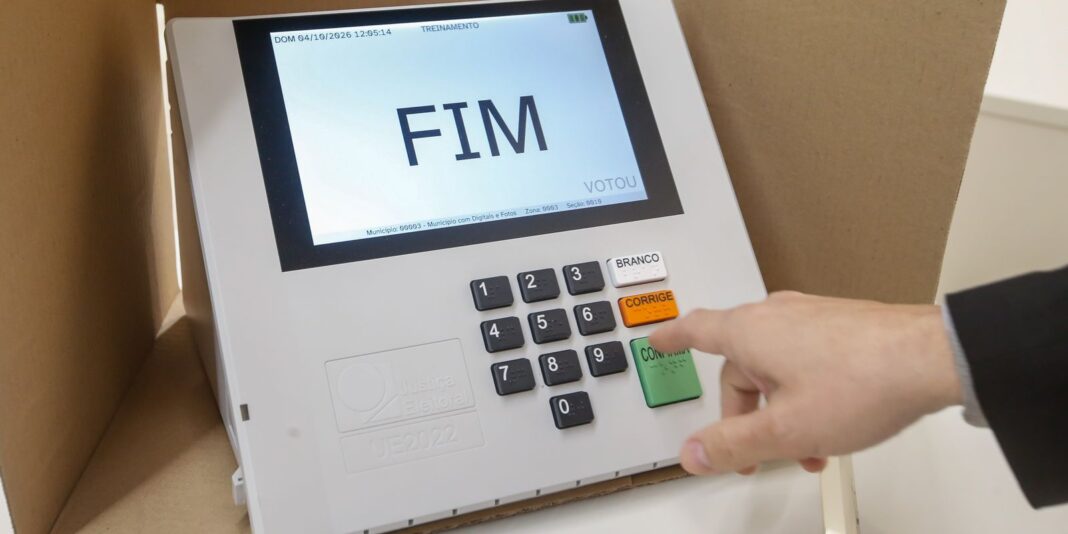 Nas 2 primeiras horas de votação, 467 urnas foram substituídas Nas 2 primeiras horas de votação, 467 urnas foram substituídas