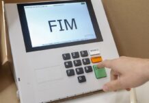 Nas 2 primeiras horas de votação, 467 urnas foram substituídas Nas 2 primeiras horas de votação, 467 urnas foram substituídas